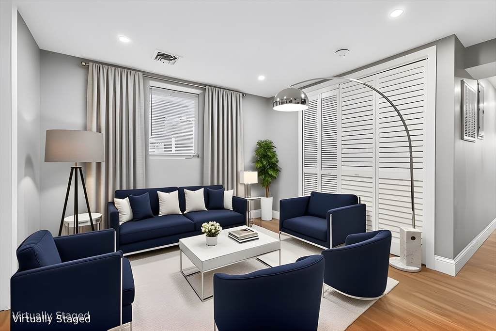 16 Hawes Street - Photo 1