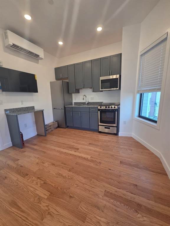 165 Hawthorne Street - Photo 1