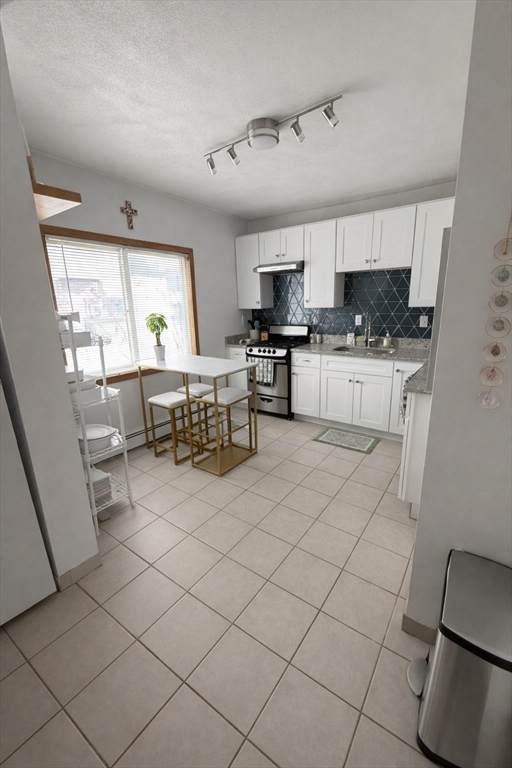 585 Somerville - Photo 1