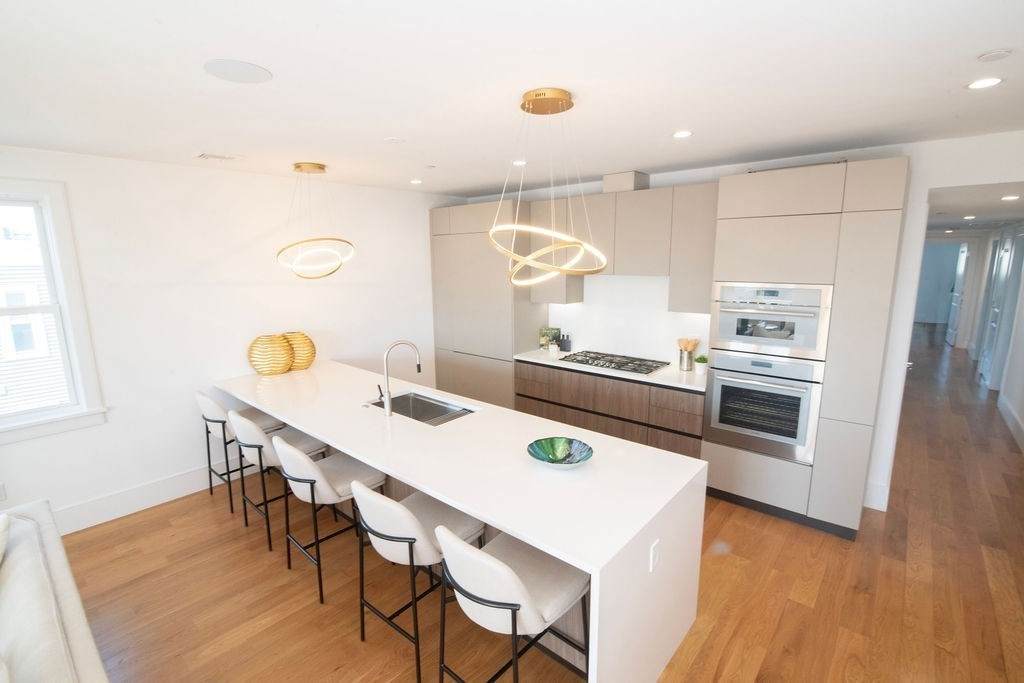 726 E 8th Street - Photo 1