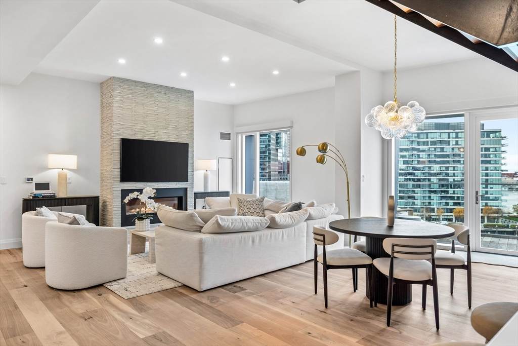 300 Pier 4 Blvd - Photo 1