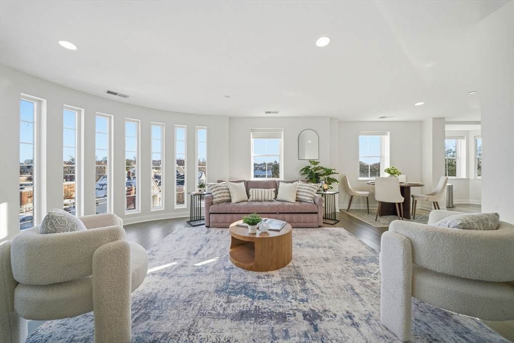 120 Wyllis Ave - Photo 1