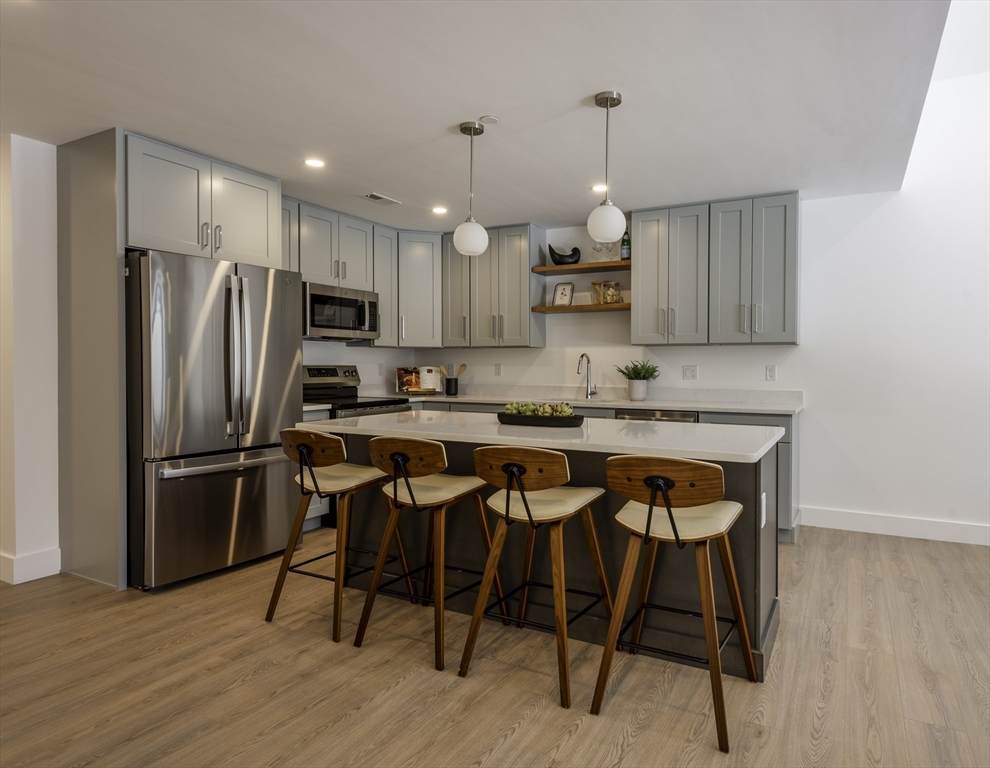 1060 Main St - Photo 1