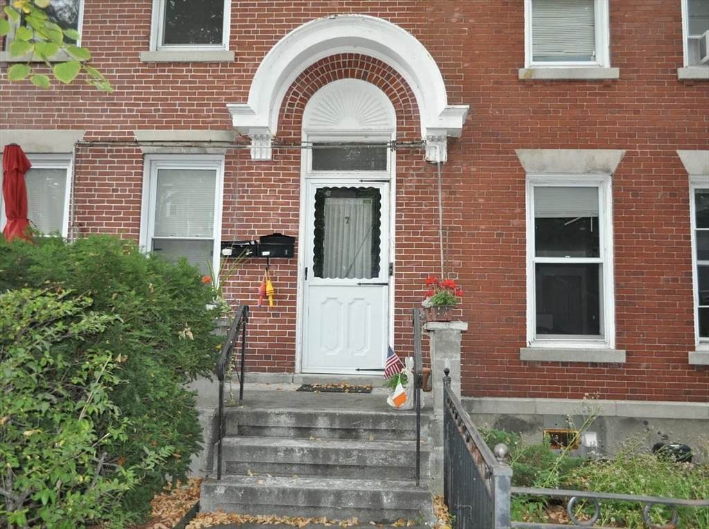 7 Wallingford - Photo 1