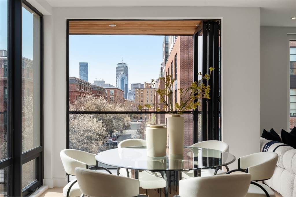 595 Albany Street - Photo 1