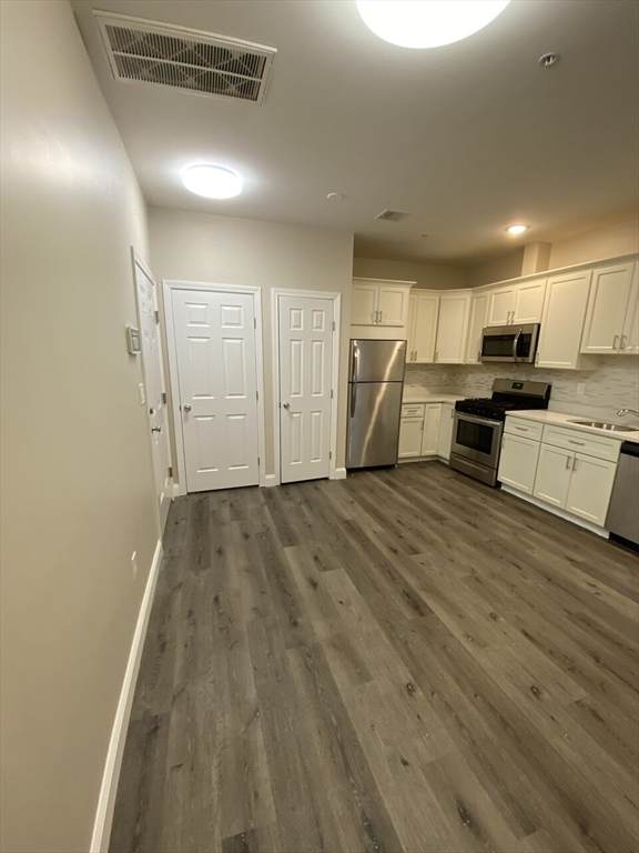 191 North Common - Photo 1