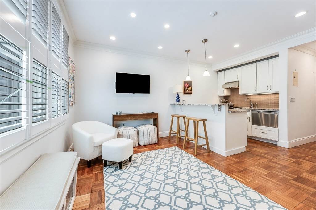 56 Commonwealth Ave - Photo 1