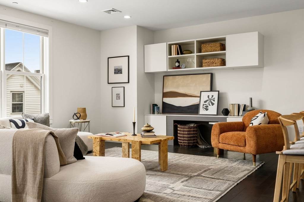 309 E Street - Photo 1