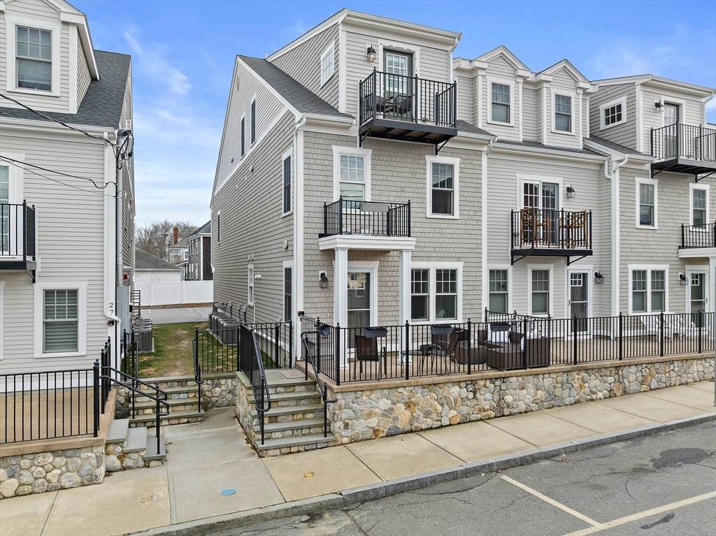 25 Howland St - Photo 1