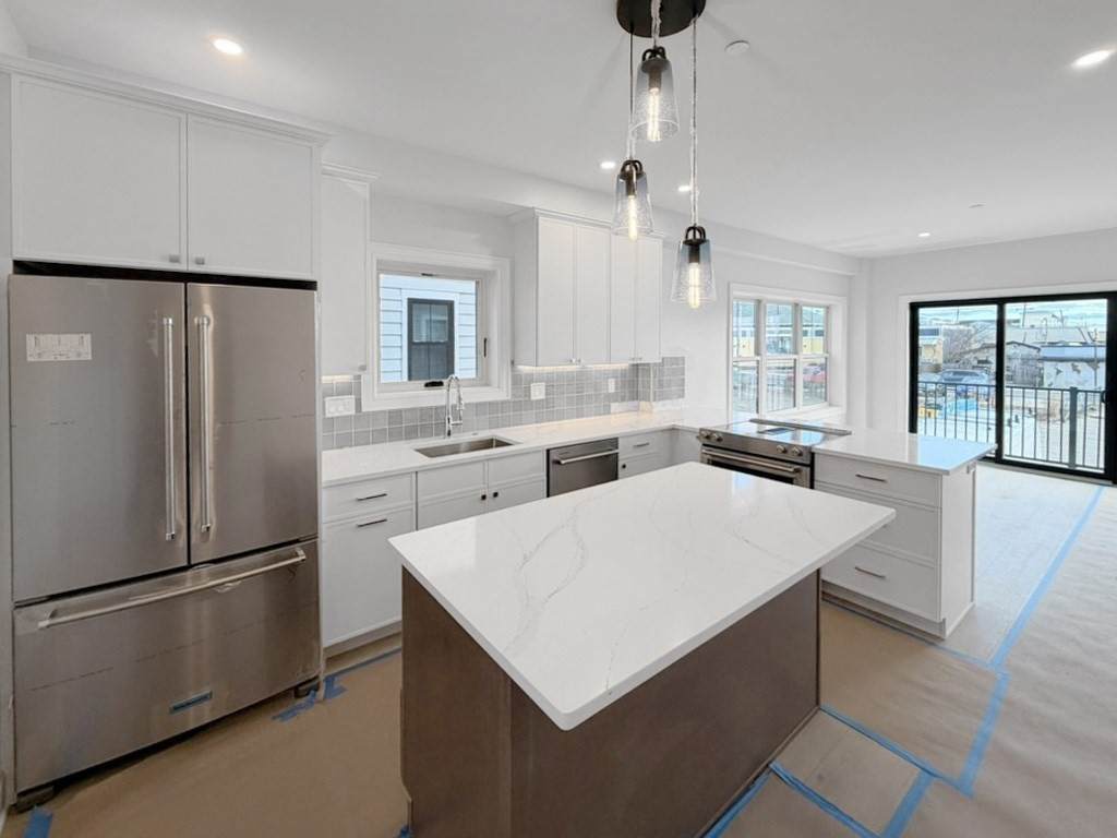 16 North End Blvd - Photo 1