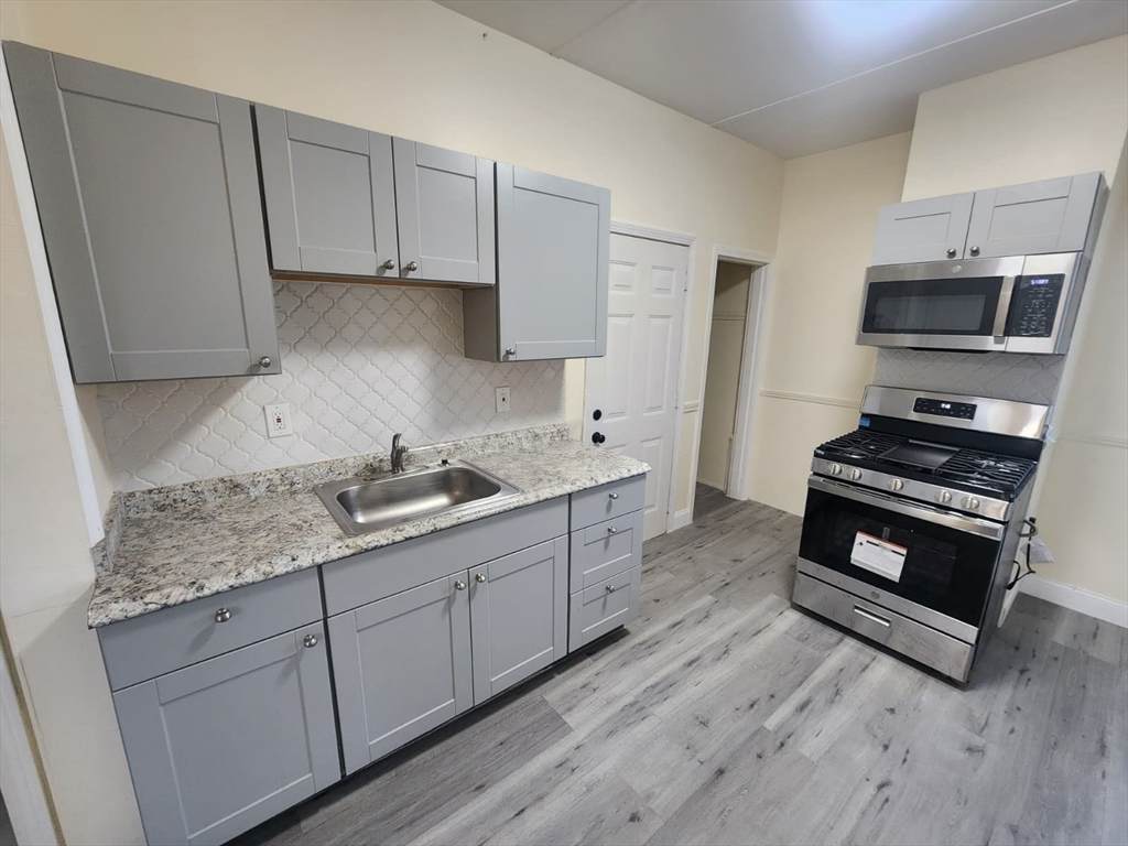 564 Hyde Park Ave - Photo 1