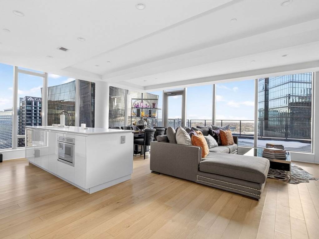 135 Seaport Blvd - Photo 1