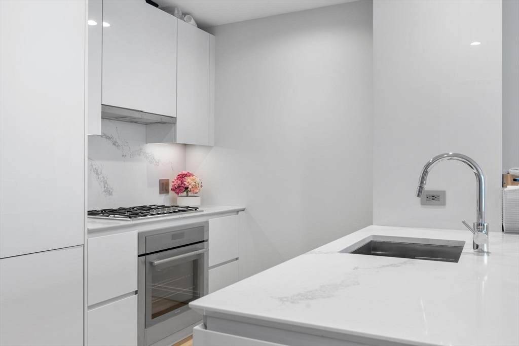 133 Seaport Blvd - Photo 1