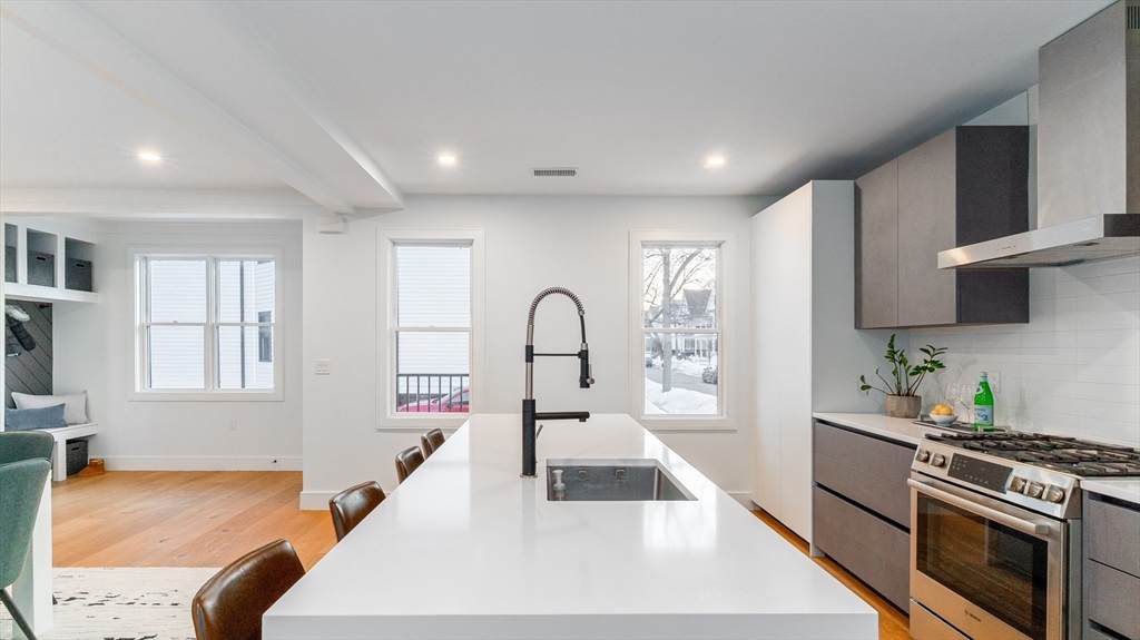 89 Cleveland St - Photo 1