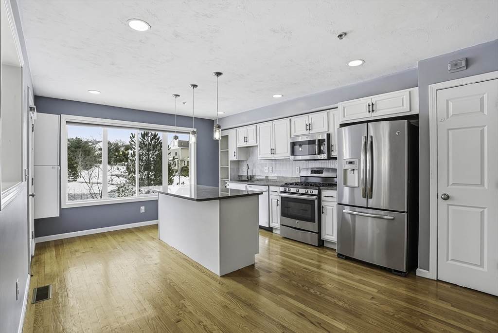 431 America Blvd - Photo 1