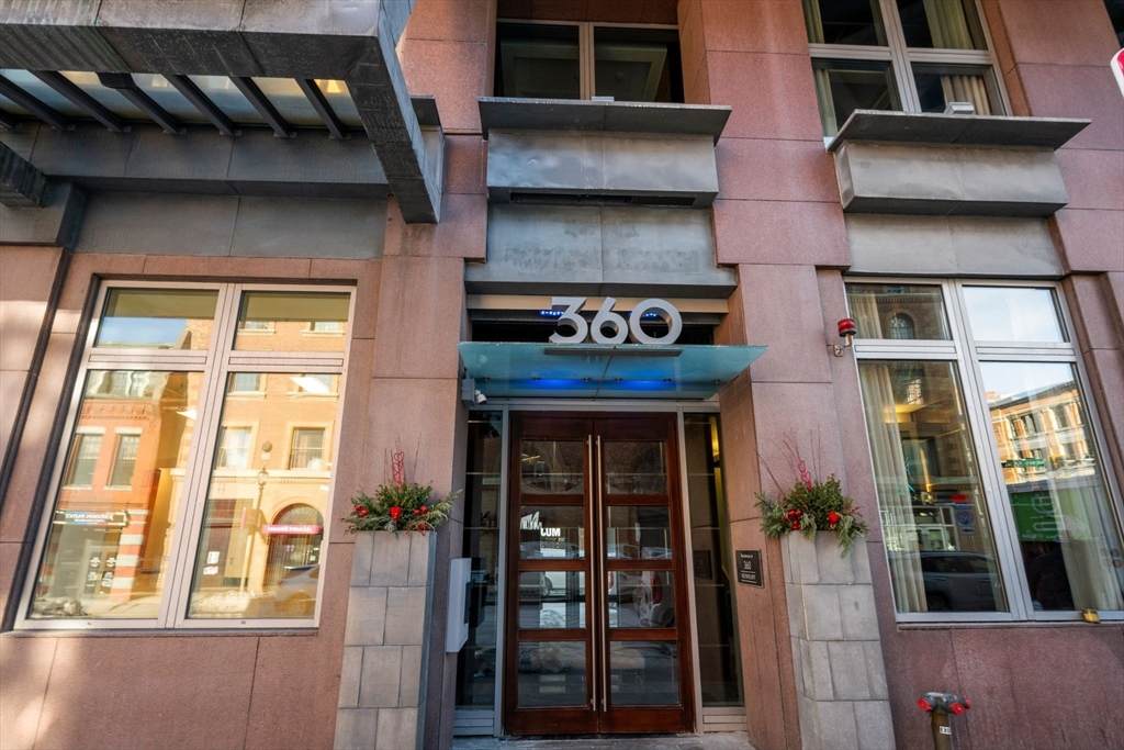 360 Newbury St - Photo 1