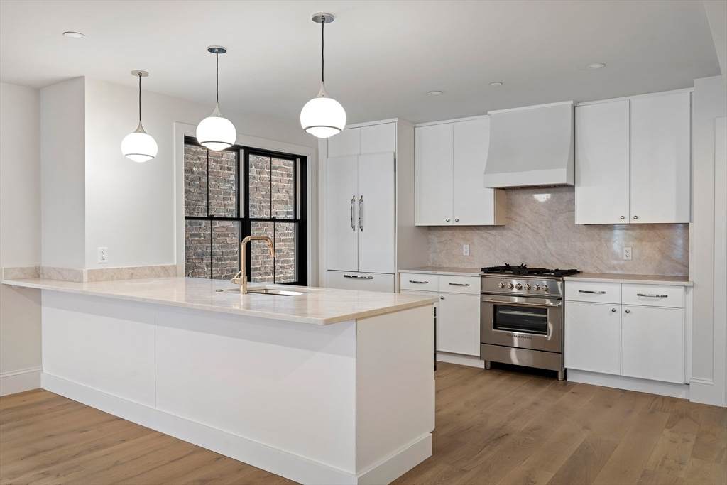 421 Saratoga - Photo 1