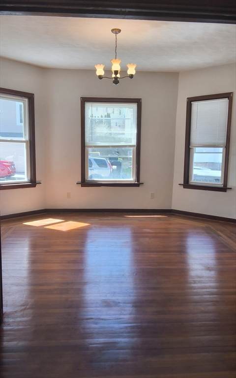 560 William St - Photo 1
