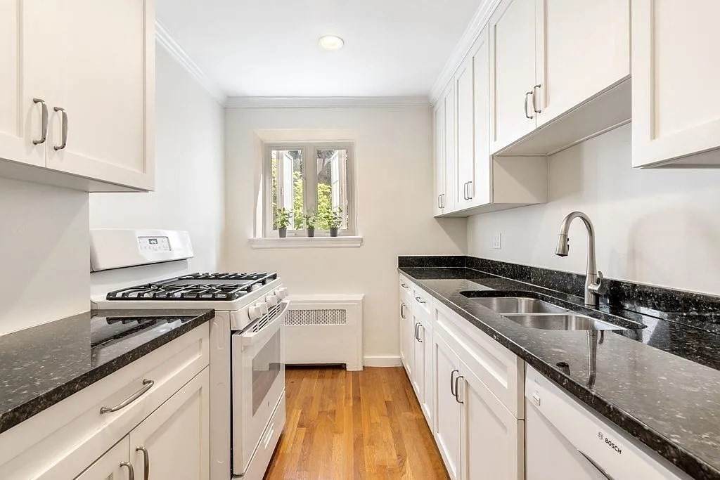 549 Centre St - Photo 1