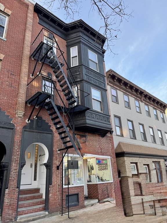 144 Chelsea Street - Photo 1