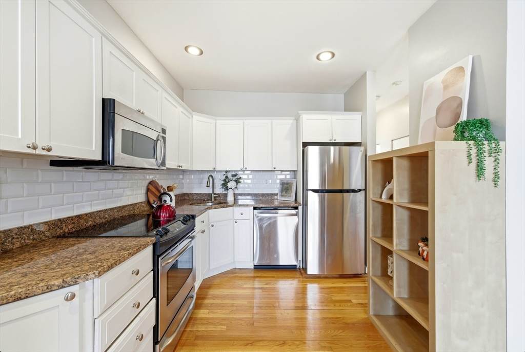 469 Shawmut Ave - Photo 1