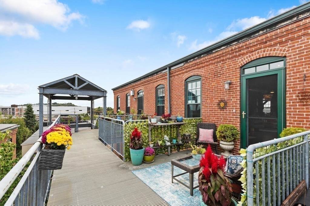 60 Dudley St - Photo 1