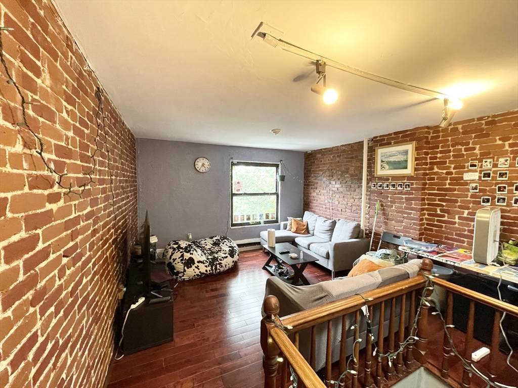 74 Hammond St - Photo 1