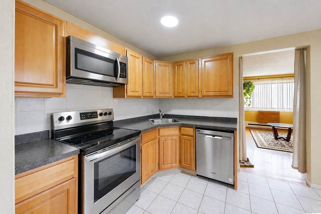 138 Ballou Ave - Photo 1
