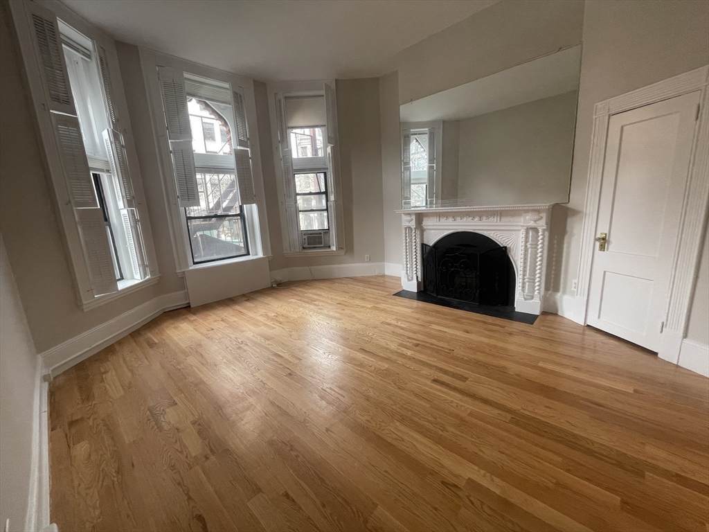 271 Dartmouth St - Photo 1