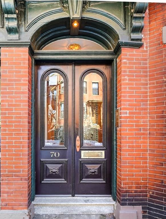 70 Montgomery St - Photo 1