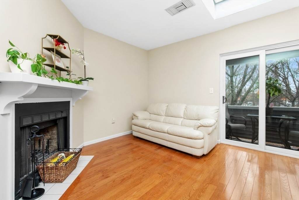 1210 Vfw Pkwy - Photo 1