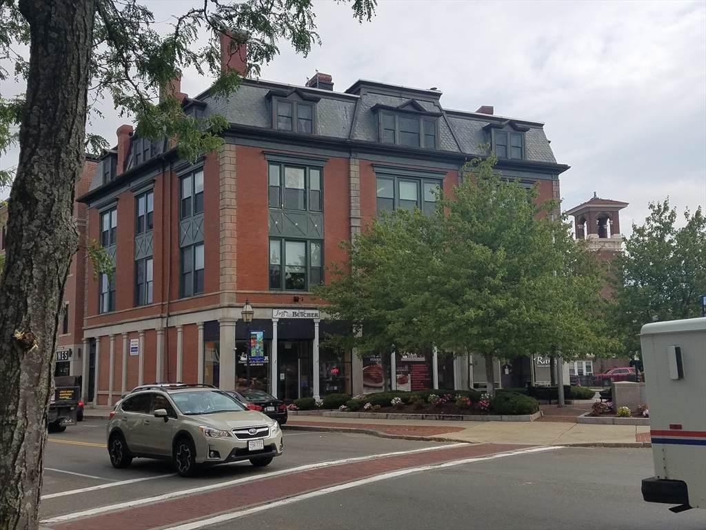 3-5 Central Square - Photo 1