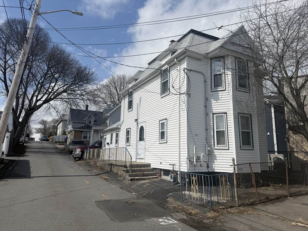 216 Crest Ave - Photo 1