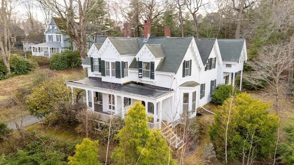 140 Pleasant St - Photo 1