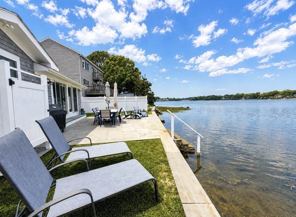 24 Cove St - Photo 1