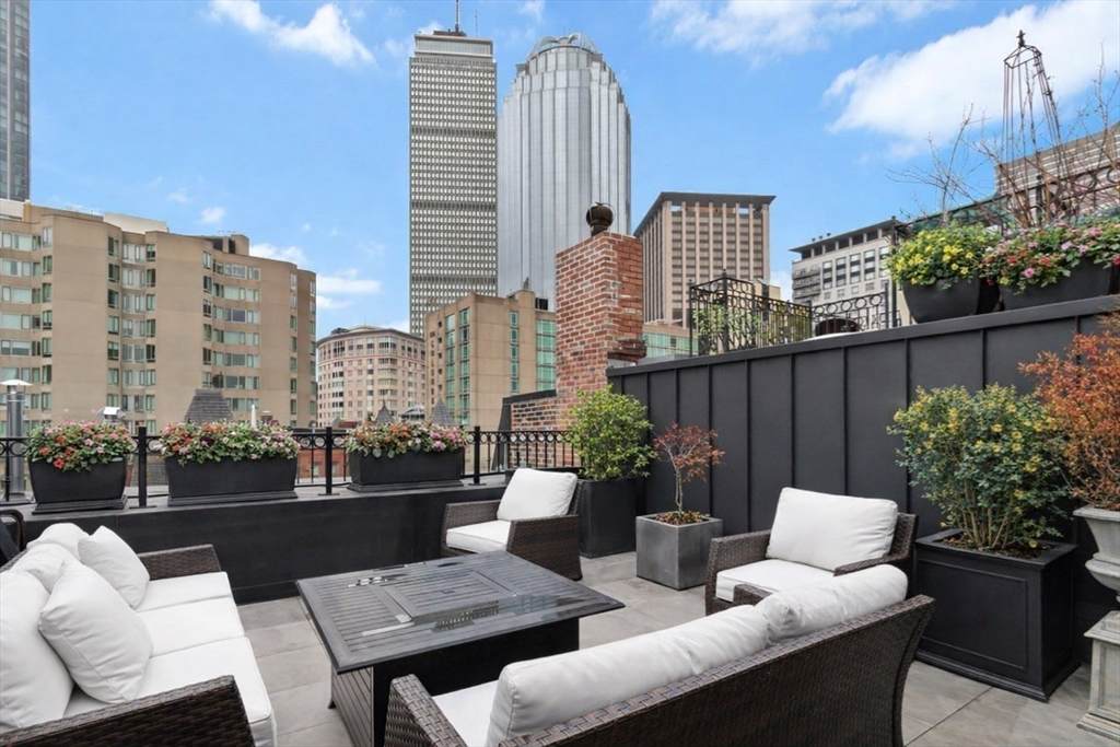102 Saint Botolph St - Photo 1