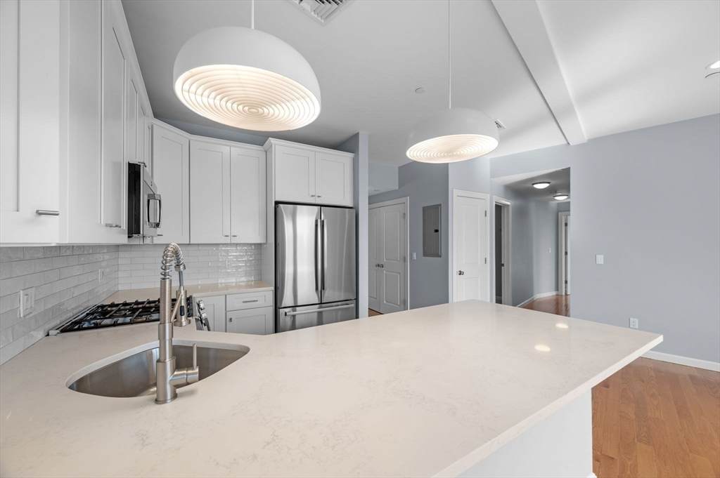 172 Kimball Ave - Photo 1