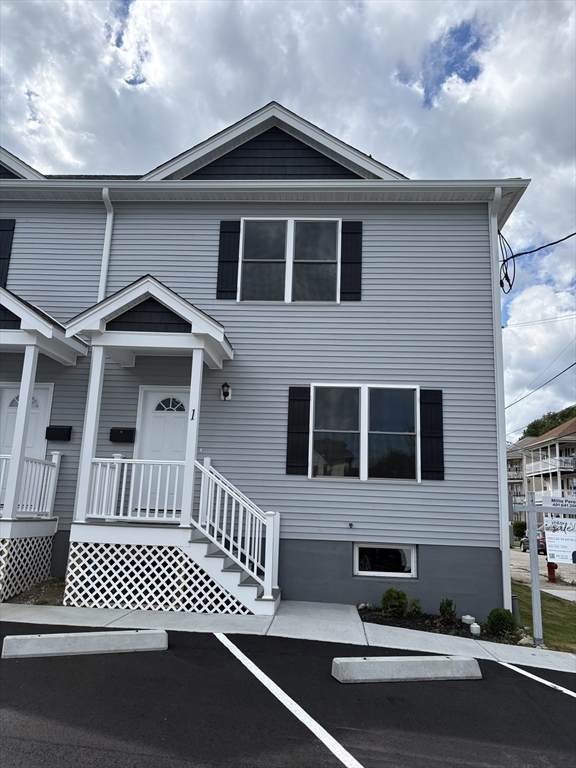 184 Avenue C - Photo 1