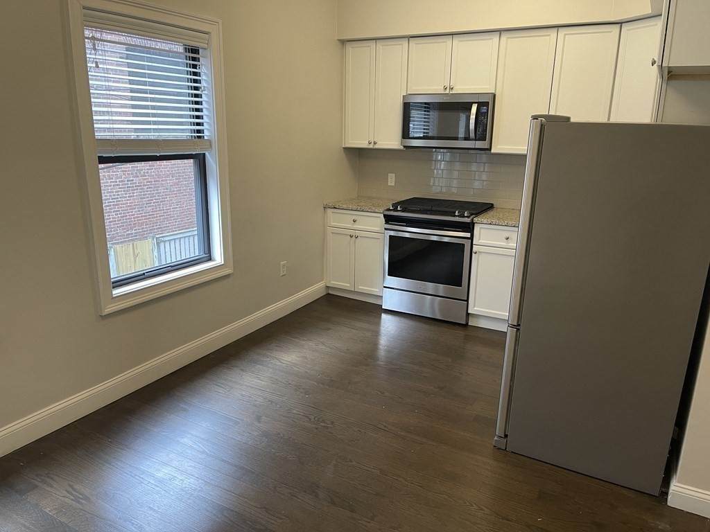 135 Havre St - Photo 1