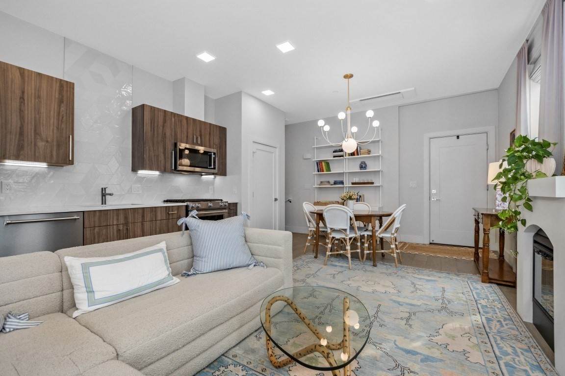 24 Rush St - Photo 1
