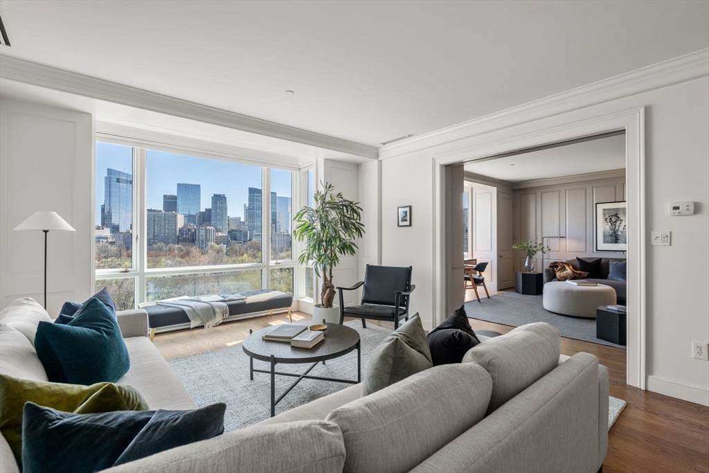 2 Commonwealth Ave - Photo 1