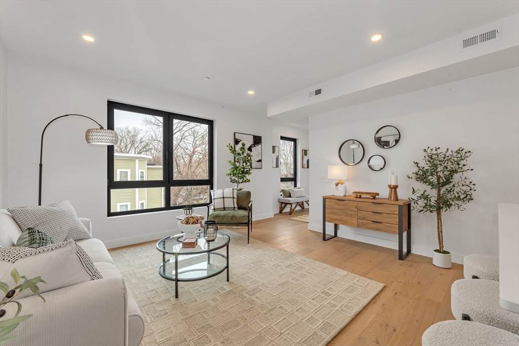 3992 Washington St - Photo 1