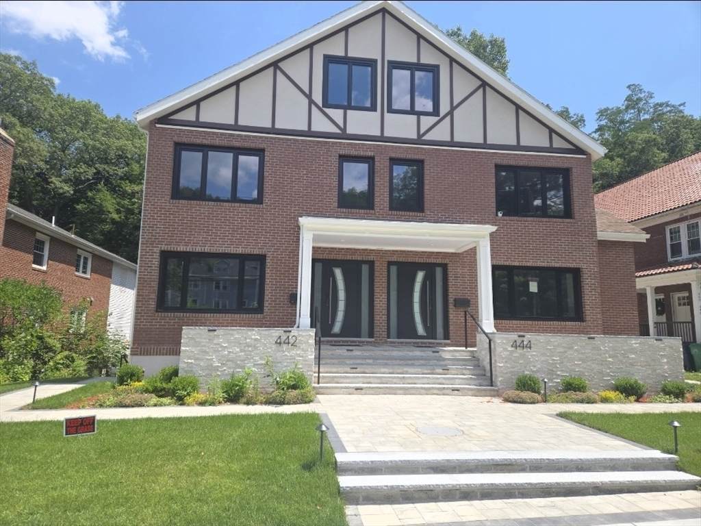 442 Lowell Ave - Photo 1
