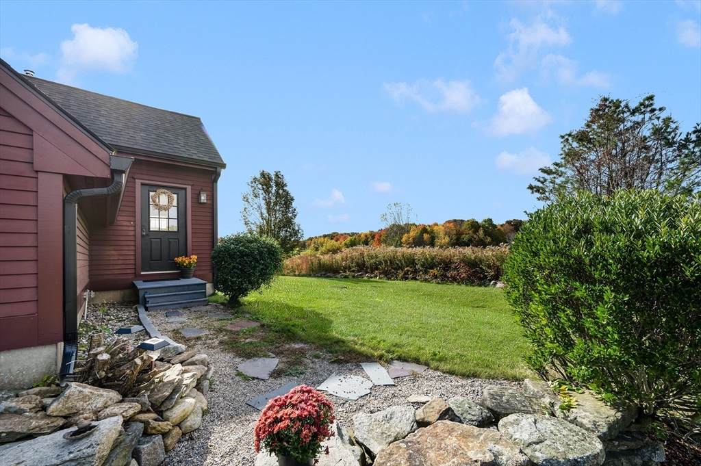 318 Sutton St - Photo 1