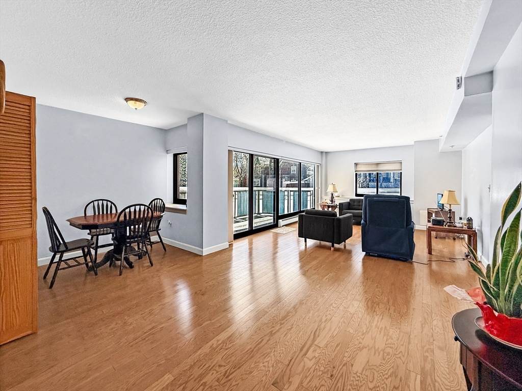 300 Lynn Shore Dr - Photo 1