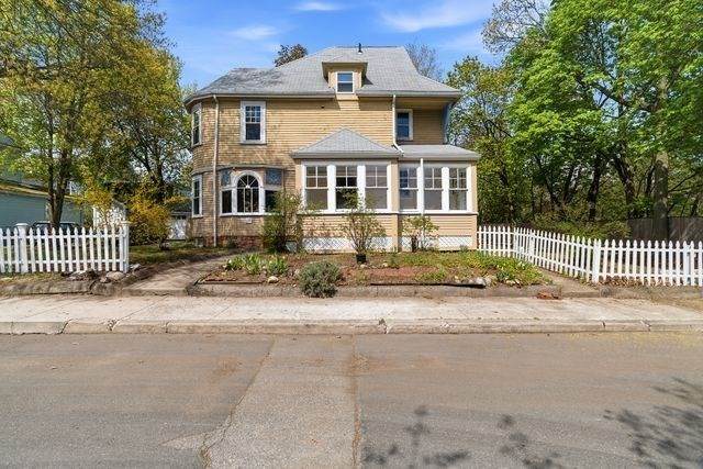 10 Oak Bluff St - Photo 1