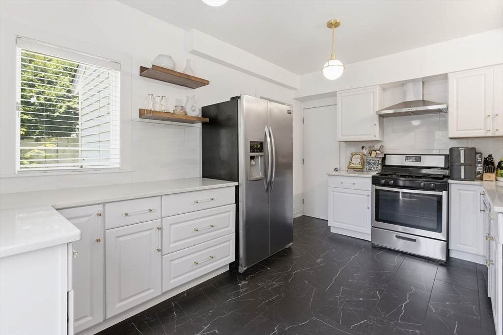 56 Agassiz Ave - Photo 1