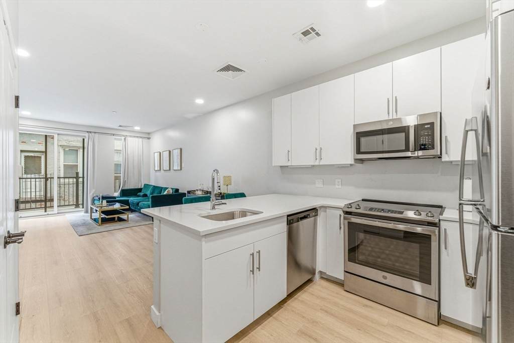 157 Chestnut St - Photo 1