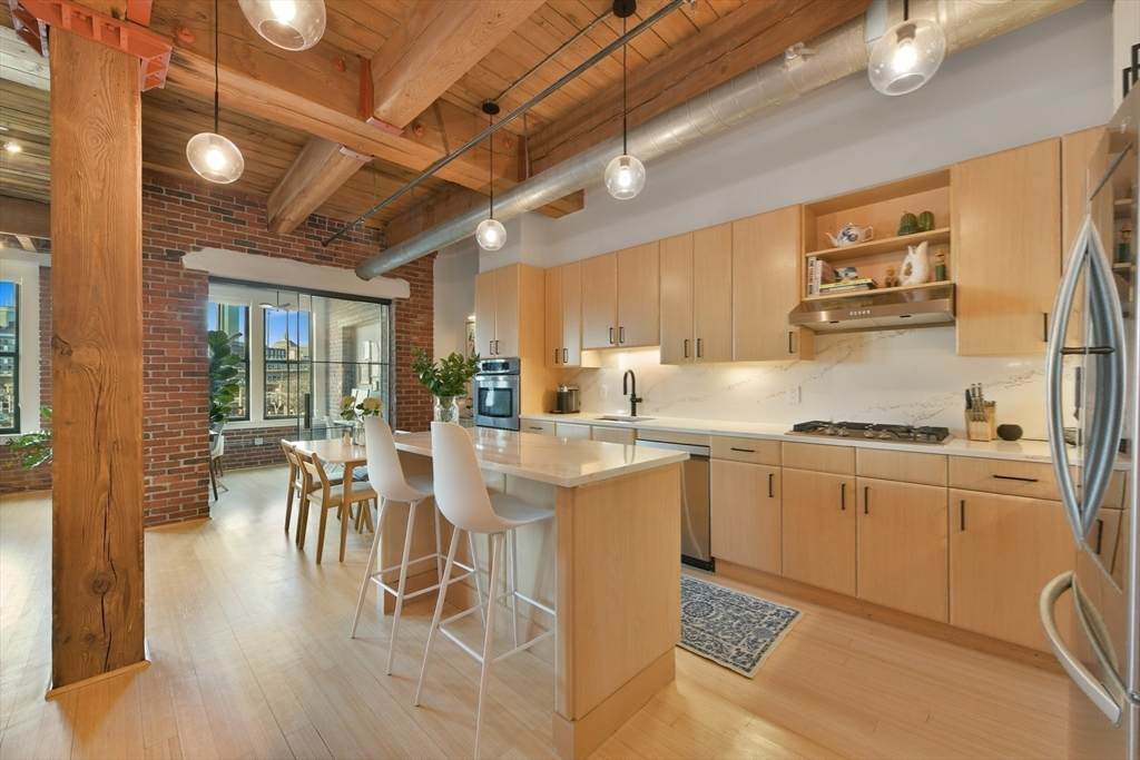 9 W Broadway - Photo 1