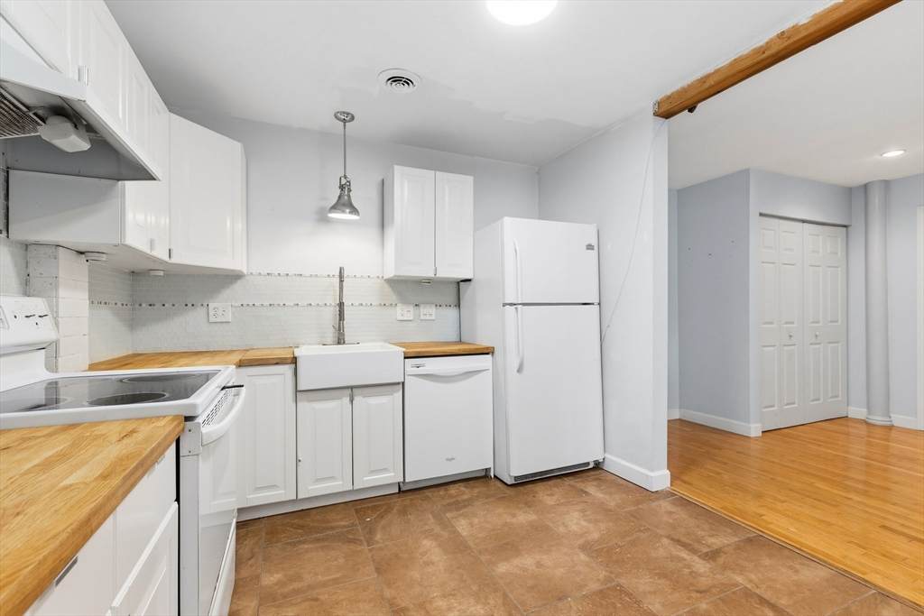 96 Old Colony Ave - Photo 1